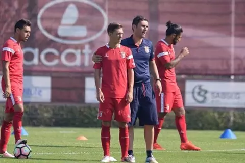 نجل المدرب وأدوار مختلفة.. من هو فيتور بيسيرو محلل أداء الزمالك المنتظر؟